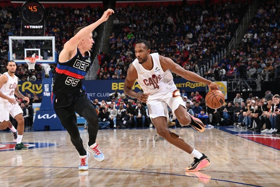 英雄联盟直播-保住联盟第一！活塞加时险胜无哈登骑士 杜伦33+16三人6犯